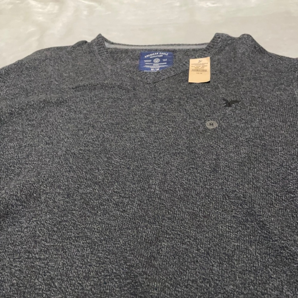 American Eagle long sleeve V neck sweater med